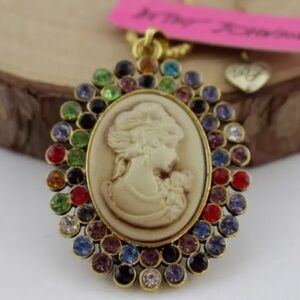 BETSEY JOHNSON GODESS STATUE RHINESTONE NECKLACE